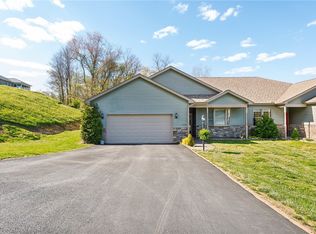 428 Wineberry Ridge Ct, Irwin, PA 15642