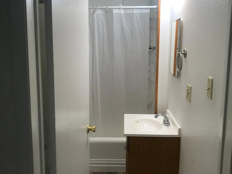 208 E Brandon St — Photo 4