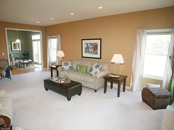 4th image of 58 Saint Andrews Ln
