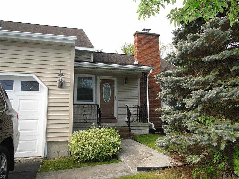 2nd image of 1214 Carlyle Dr