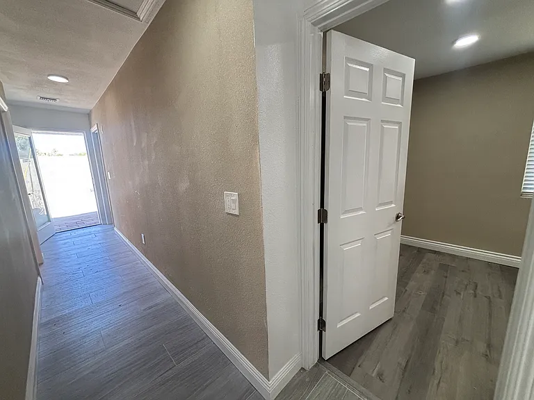 2047 Westwind Rd #1/2 — Photo 12