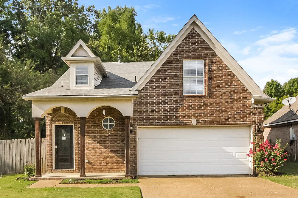3 bed, 2.5 bath, 1863 sqft, $2,050 — Photo 1