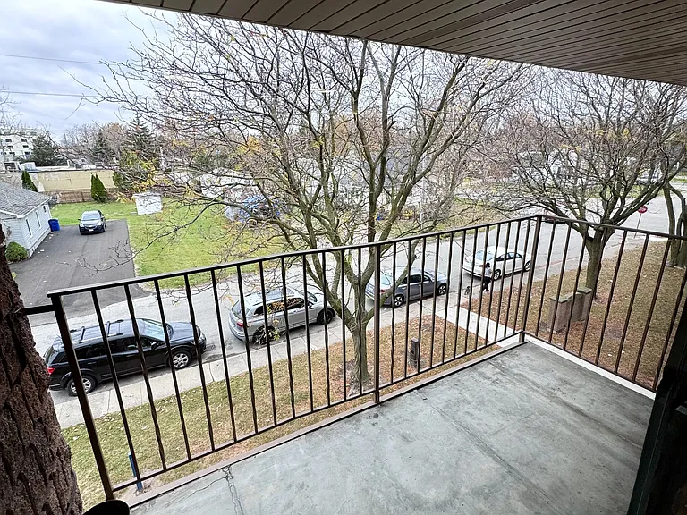4 Dufferin St N #305 — Photo 1