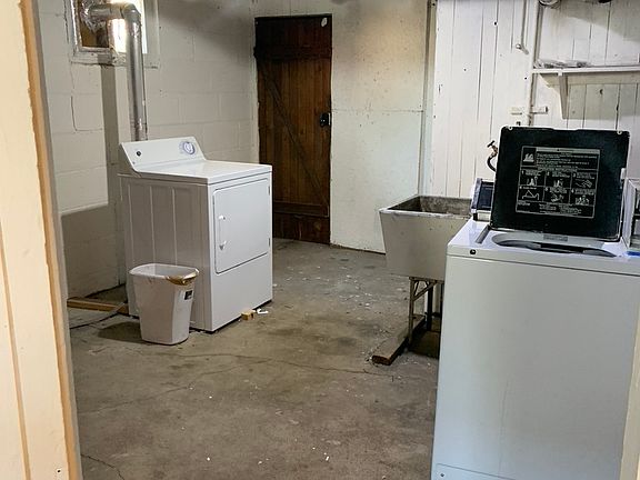 3rd image of 2937 N Farwell Ave