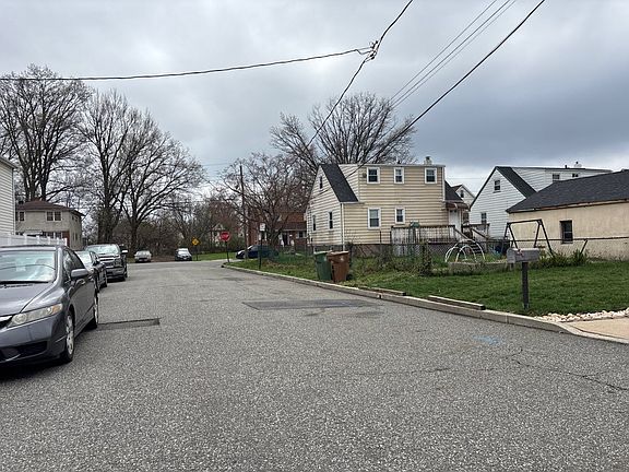 4th image of 1013 Monmouth Ave