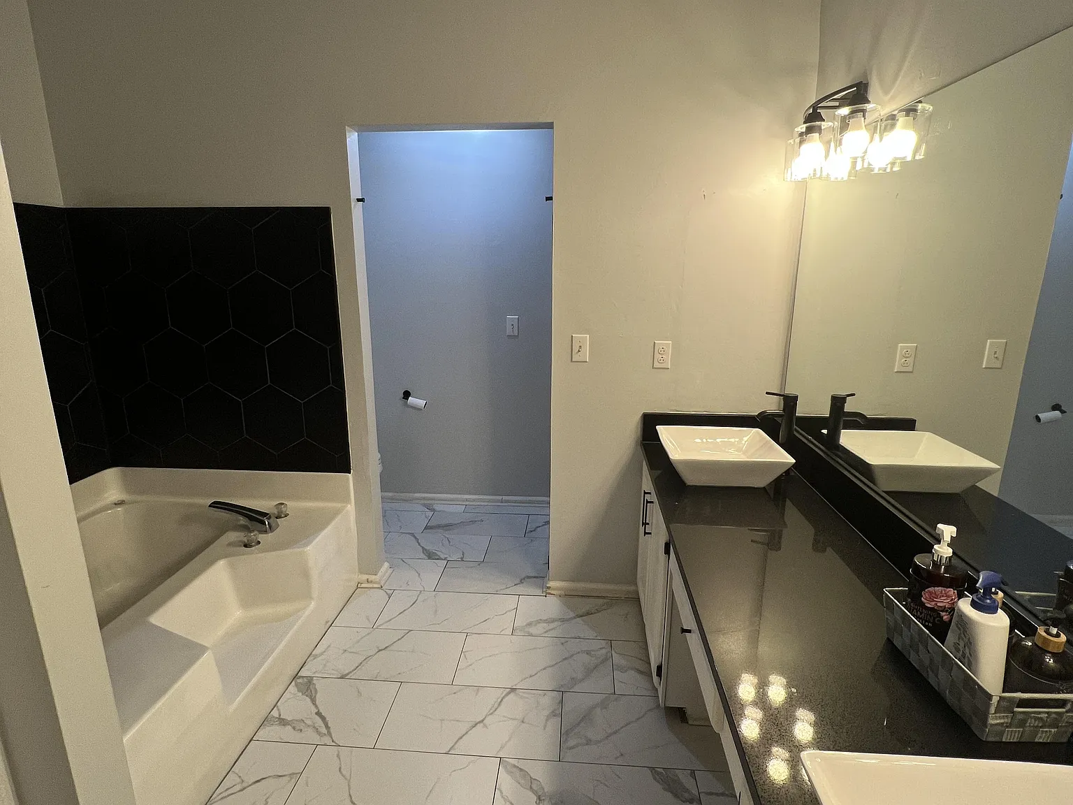 4 bed, 2.5 bath, 2400 sqft, $1,408 — Photo 3
