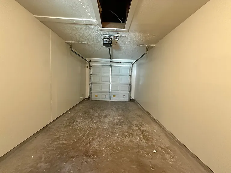 1109 Village Green Dr — Photo 27