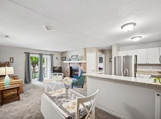 4821 86th St APT 10, Urbandale, IA 50322