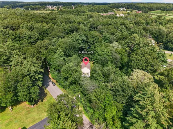 14 Holton Circle, Londonderry, NH 03053