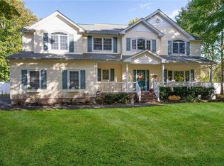 29 9th Ave, Kings Park, NY 11754
