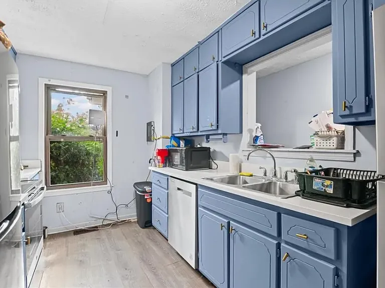877 Beckwith St SW #7 — Photo 3