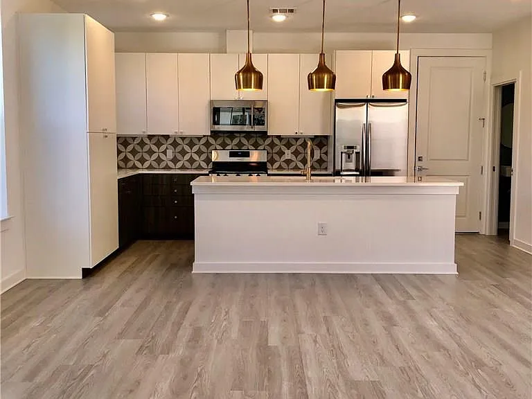 2624 Metcalfe Rd #6 — Photo 2