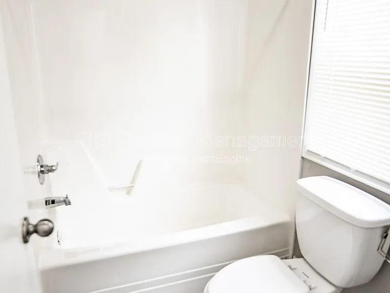 2311 Holbrook Dr #4 — Photo 4