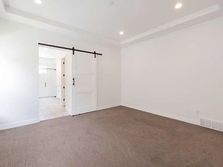 1916 W Oakridge Dr — Photo 14