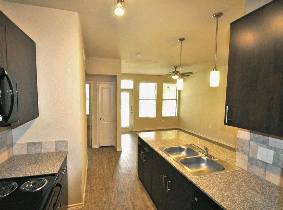 1st image of 2121 Ella Blvd #121