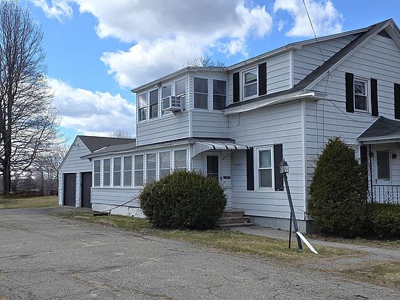 3rd image of 215 Cook Street