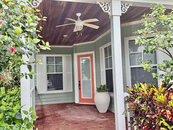 4th image of 404 NE Ginger Lily Place