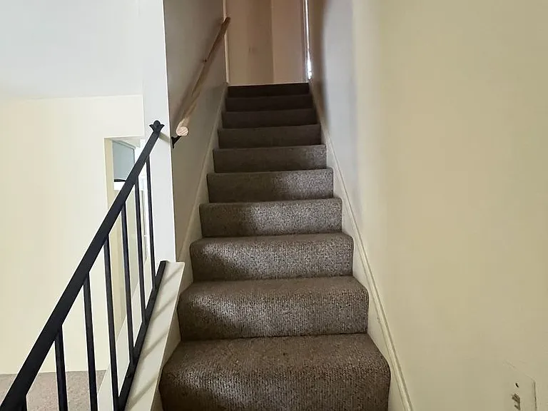 110 Hillary Dr — Photo 17