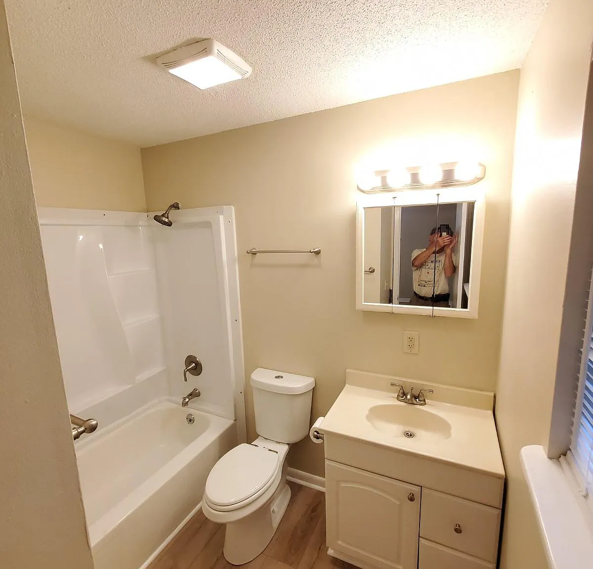 3 bed, 1300 sqft, $1,700 — Photo 4