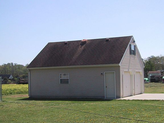Detached 2 car garage