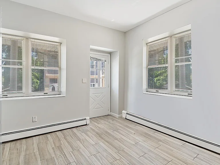 118 Maple Ave #1 — Photo 3