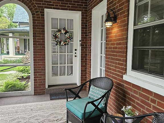 Front porch entrance