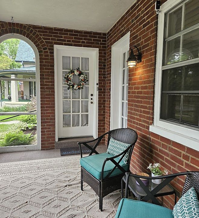 Front porch entrance