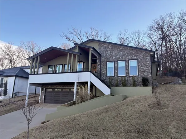 2236 N Marks Mill Ln, Fayetteville, AR 72703