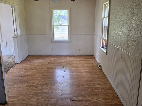 5th image of 1030 Gilbert St