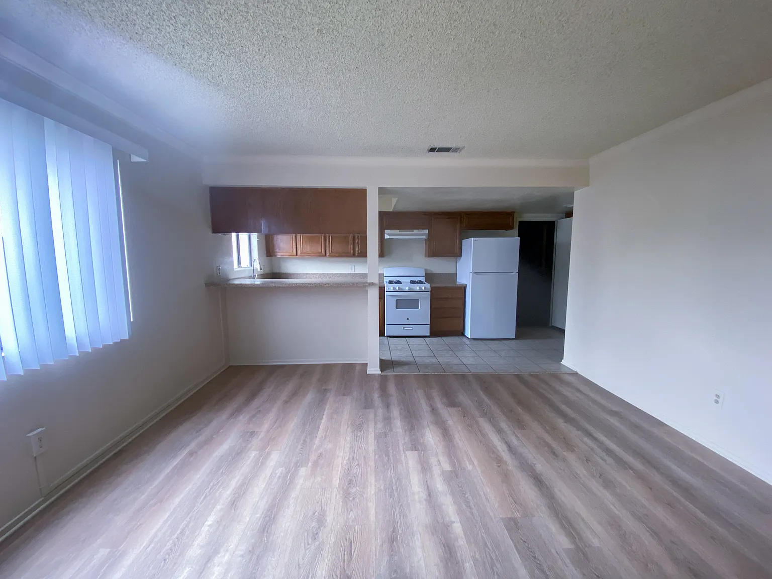 2 bed, 950 sqft, $3,000 — Photo 2