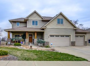 628 Knollwood Dr, Hudson, WI 54016