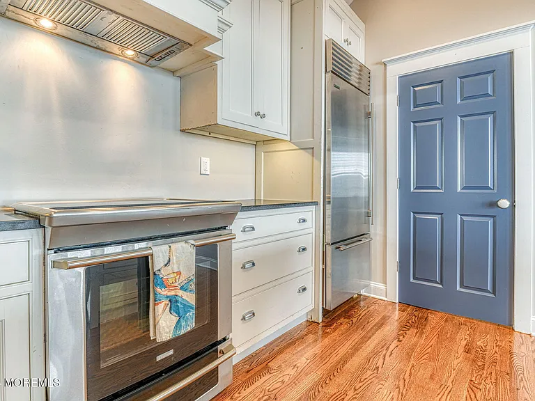 36 Heck Ave — Photo 25