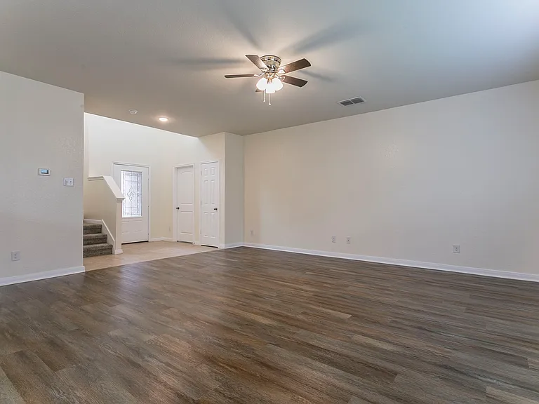 211 Azalea Way — Photo 5
