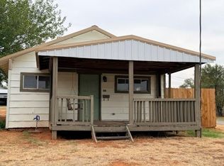 802 N 7th St, Sayre, OK 73662