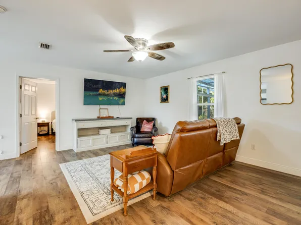 966 Valley Rd, Crestview, FL 32539