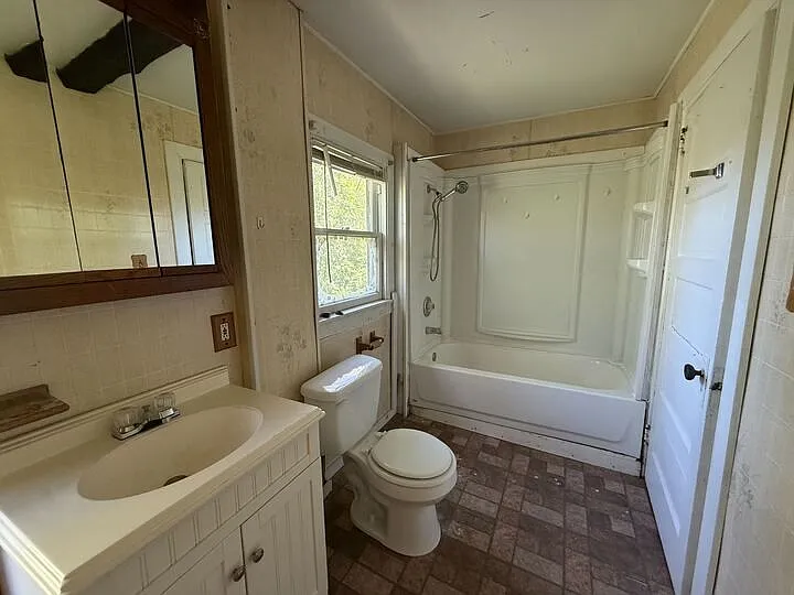 504 Belden Ave NE — Photo 11