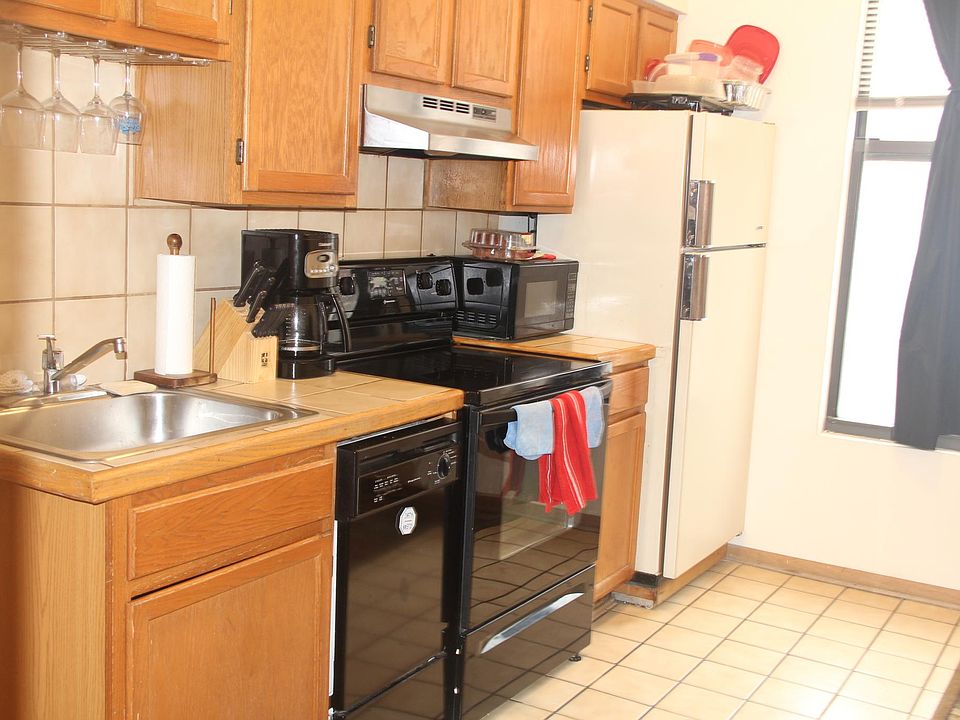 Kitchen, Dishwasher, Garbage disposal.