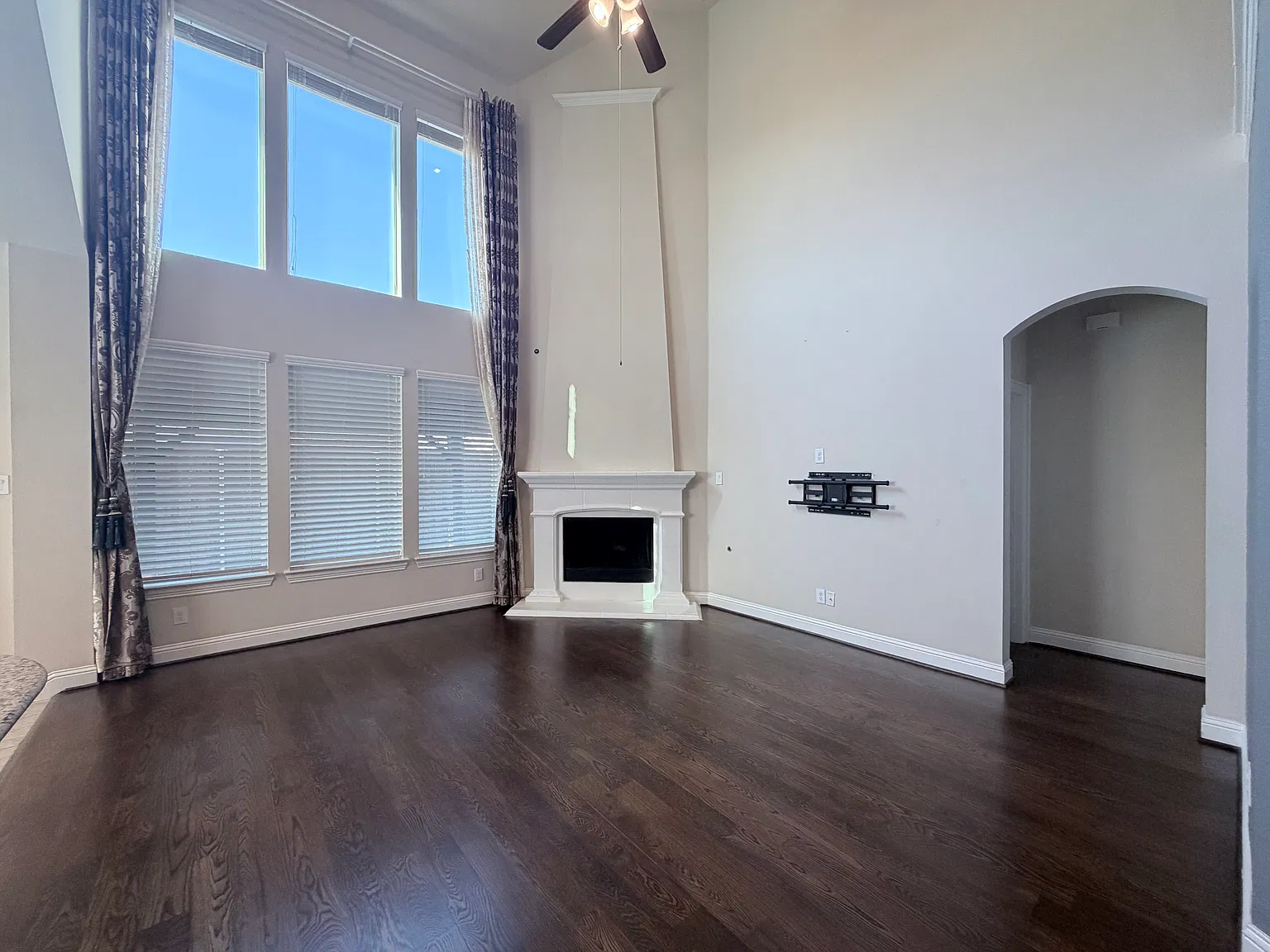 5 bed, 3124 sqft, $3,300 — Photo 2