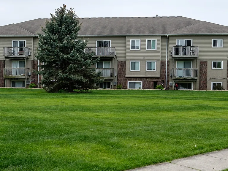 102 Oak Blvd #106 — Photo 5
