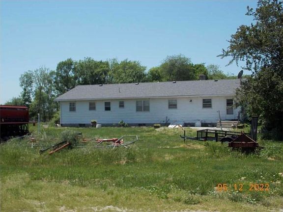 3rd image of 746 SE 60th Rd