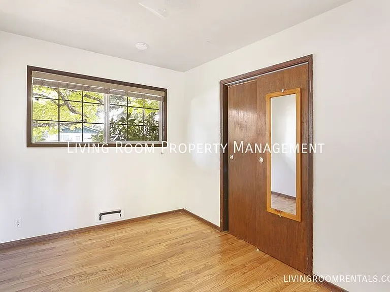 11736 NE Eugene St — Photo 2