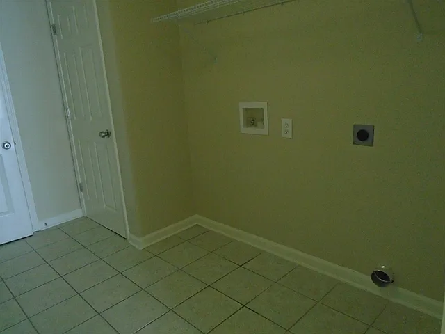 629 Victorian Cir — Photo 18