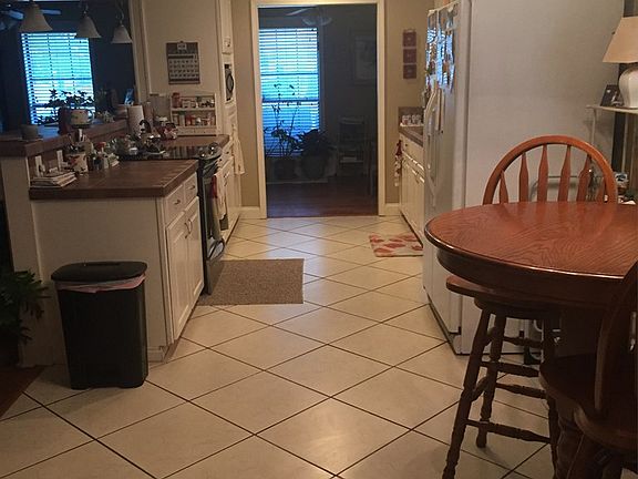 5th image of 414 Pinehurst St