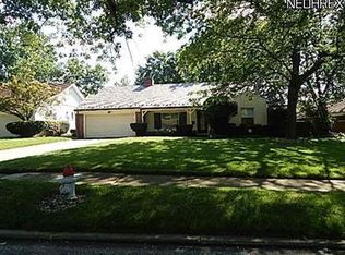 1082 Carver Rd, Cleveland Heights, OH 44112