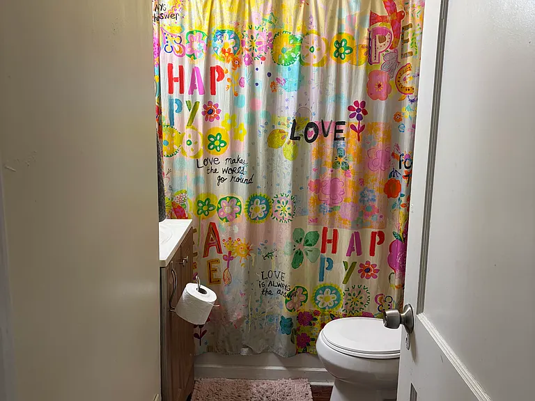 453 Oldham Ave — Photo 4