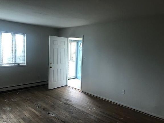 3rd image of 52 Park Ave