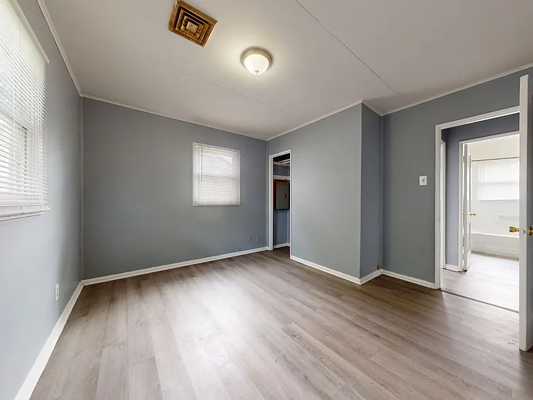 393 Spayer Ln — Photo 6