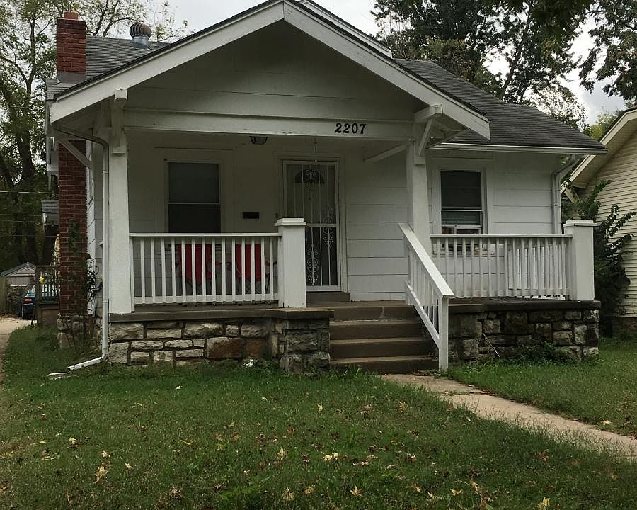 2207 E 68th Terr