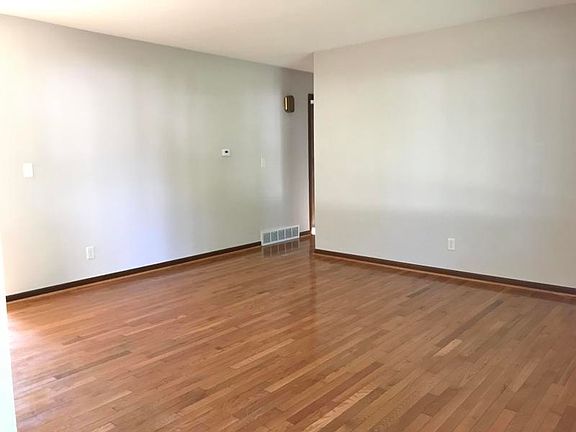 3rd image of 17 Clover Ln