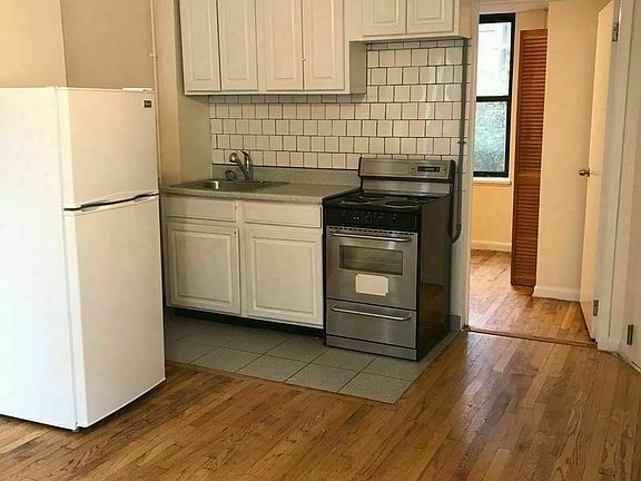 3rd image of 445 E 9th St APT 2
